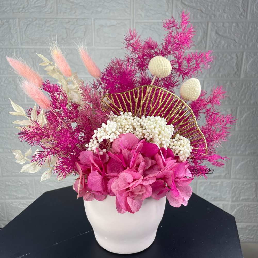 Whispering Wonder: Dried and Preserved Flower arrangement