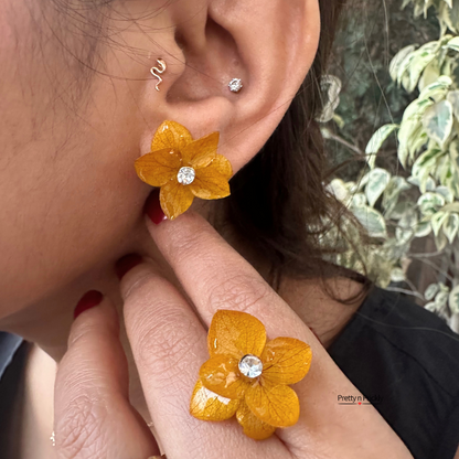 Anna studs: Real & preserved hydrangea flower earrings