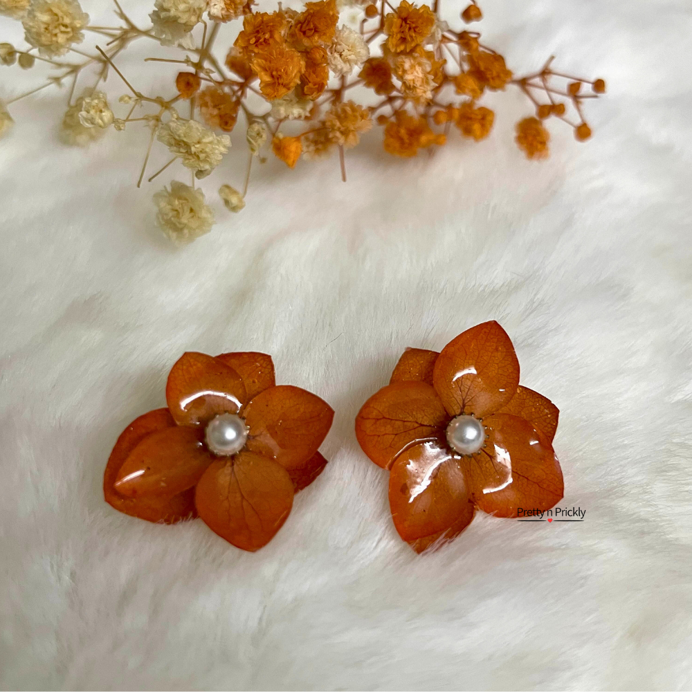 Anna studs: Real & preserved hydrangea flower earrings