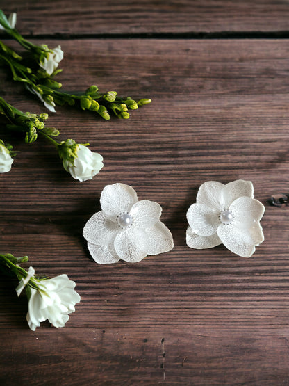 Anna studs: Real & preserved hydrangea flower earrings