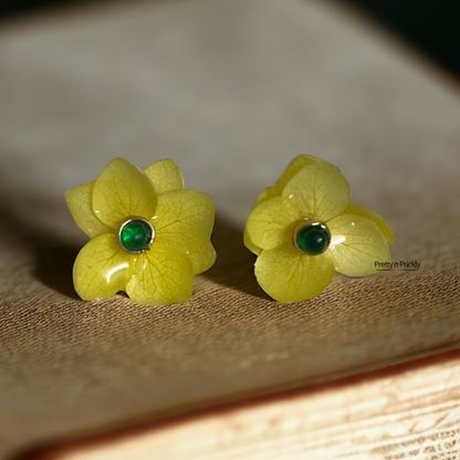 Anna studs: Real & preserved hydrangea flower earrings